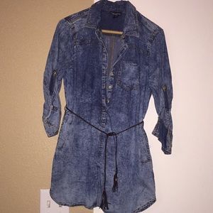 Denim dress with belt and pockets